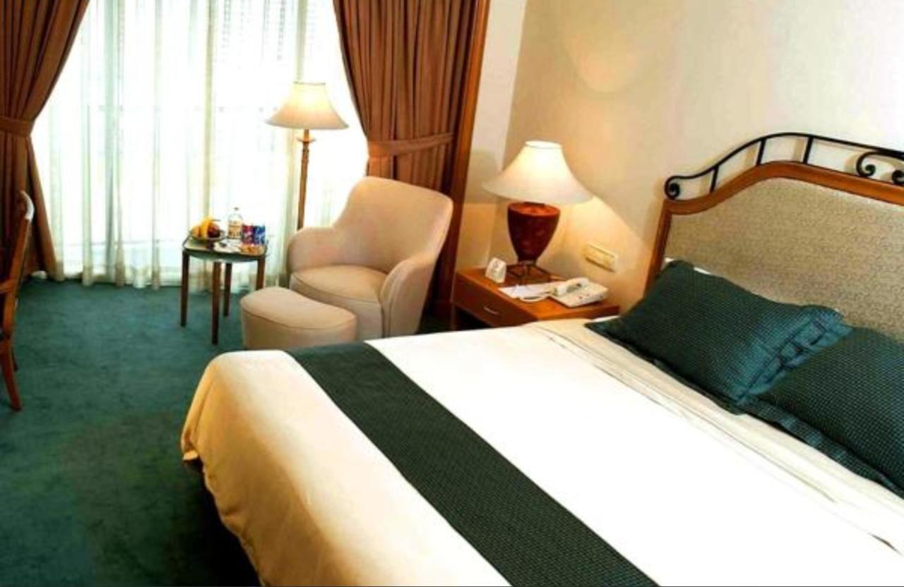 Century Park Hotel Manila Ngoại thất bức ảnh